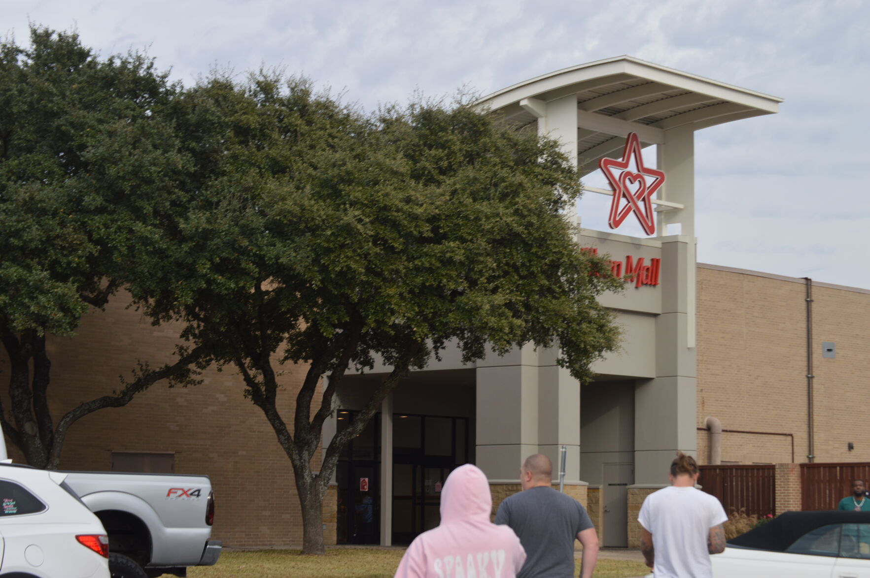 mall security new photo 1.JPG